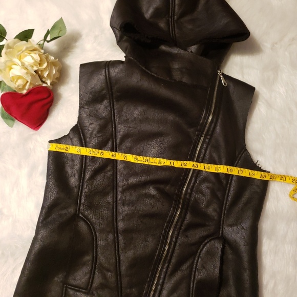 Dolce Cabo Faux Leather & Faux Fur Lined Vest-L
  - Picture 3 of 8
